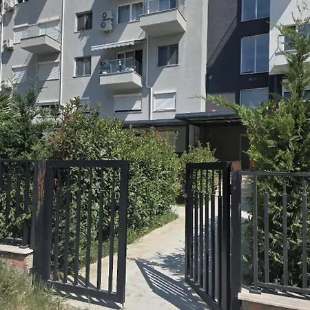 Me Qera Golem (Tirana)